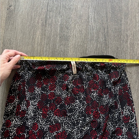 Susan Lawrence Black and Red Patterned Pencil Skirt - Picture 3 of 5
